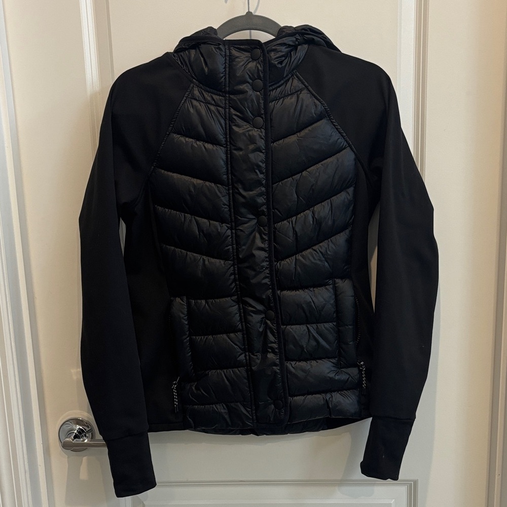 Lou and Grey Women's Black Puffer Jacket